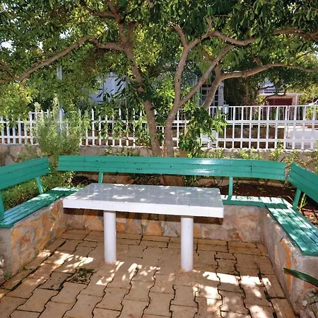 Apartment Gorgeous In Stari Grad With Kitchen