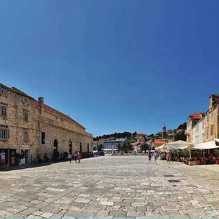 Gorgeous In Stari Grad With Kitchen Apartment *