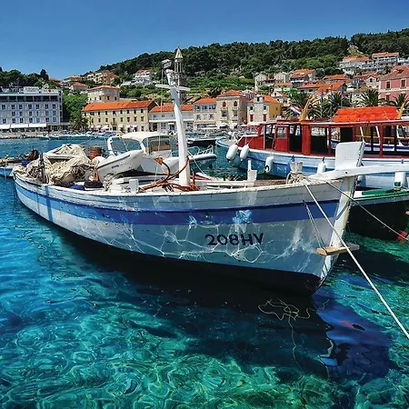 Gorgeous In Stari Grad With Kitchen *