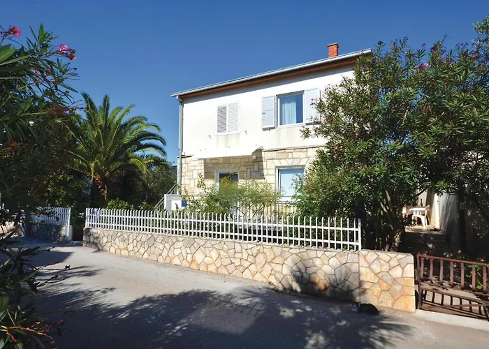 Apartment Ivanje Gomile Bb II דירה *