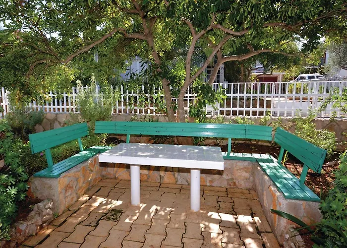 Apartment Ivanje Gomile Bb II דירה